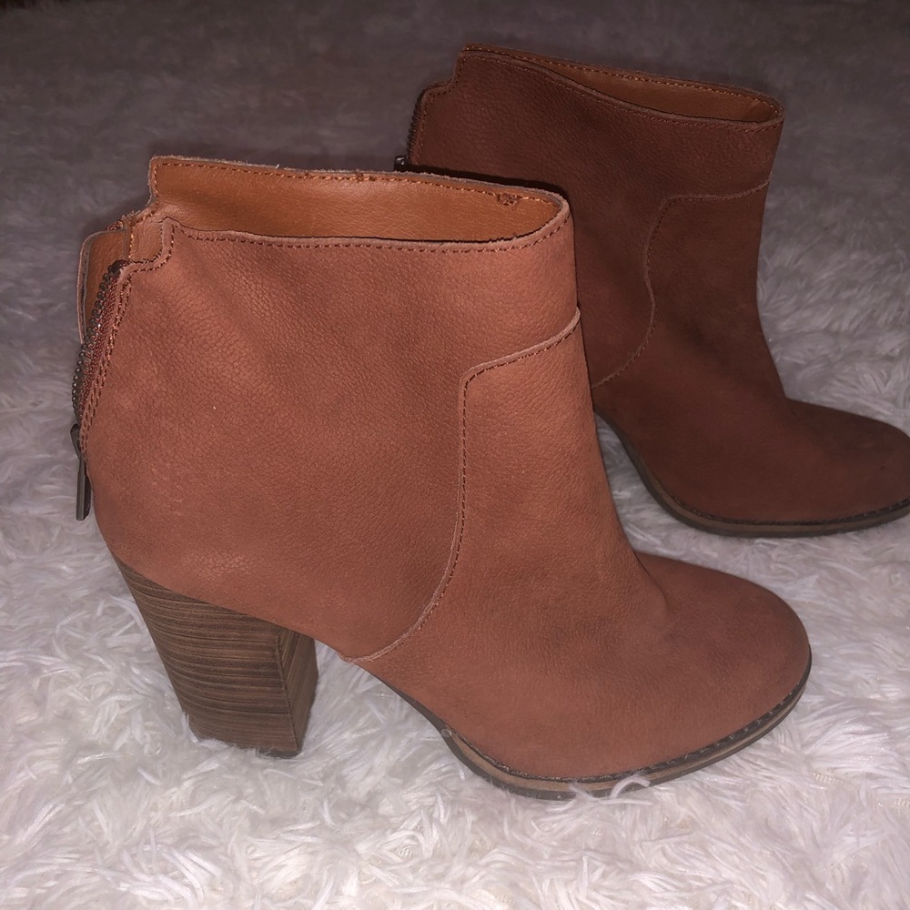 Lucky boots size 9 Evereve